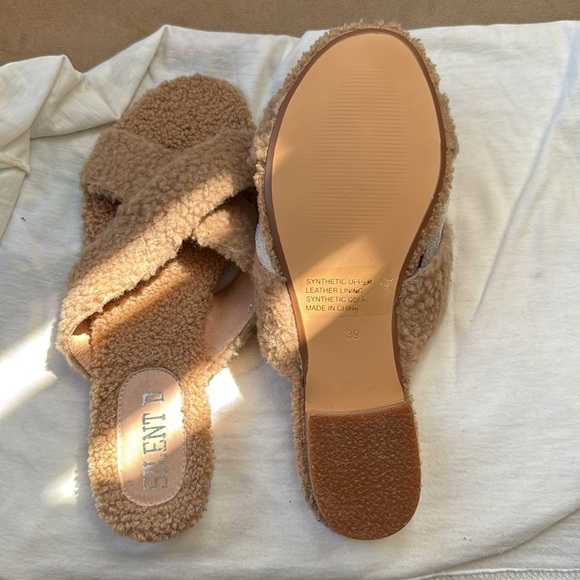 NWOT Anthropologie Women's Tan Fuzzy Slippers - Picture 2 of 3